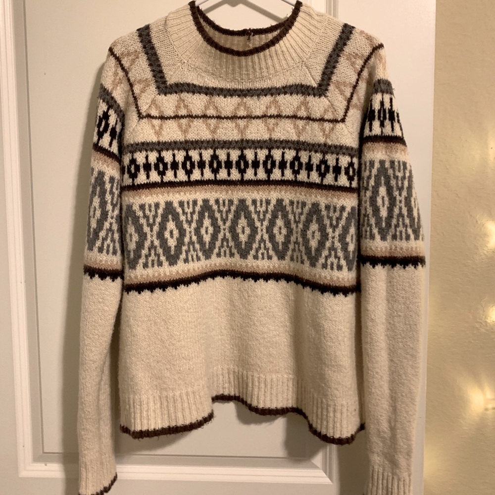 American Eagle Cream Pattern Sweater